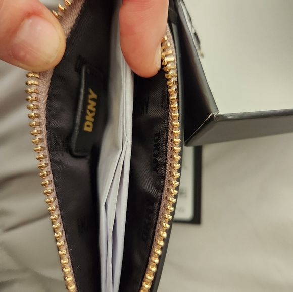 NWT DKNY Flap Boxed Wallet - Picture 7 of 7